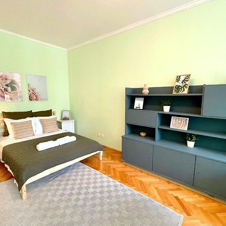 Bohemian Bright & Calm 2Br - Top Center - Private Balcony Sofia Luaran gambar