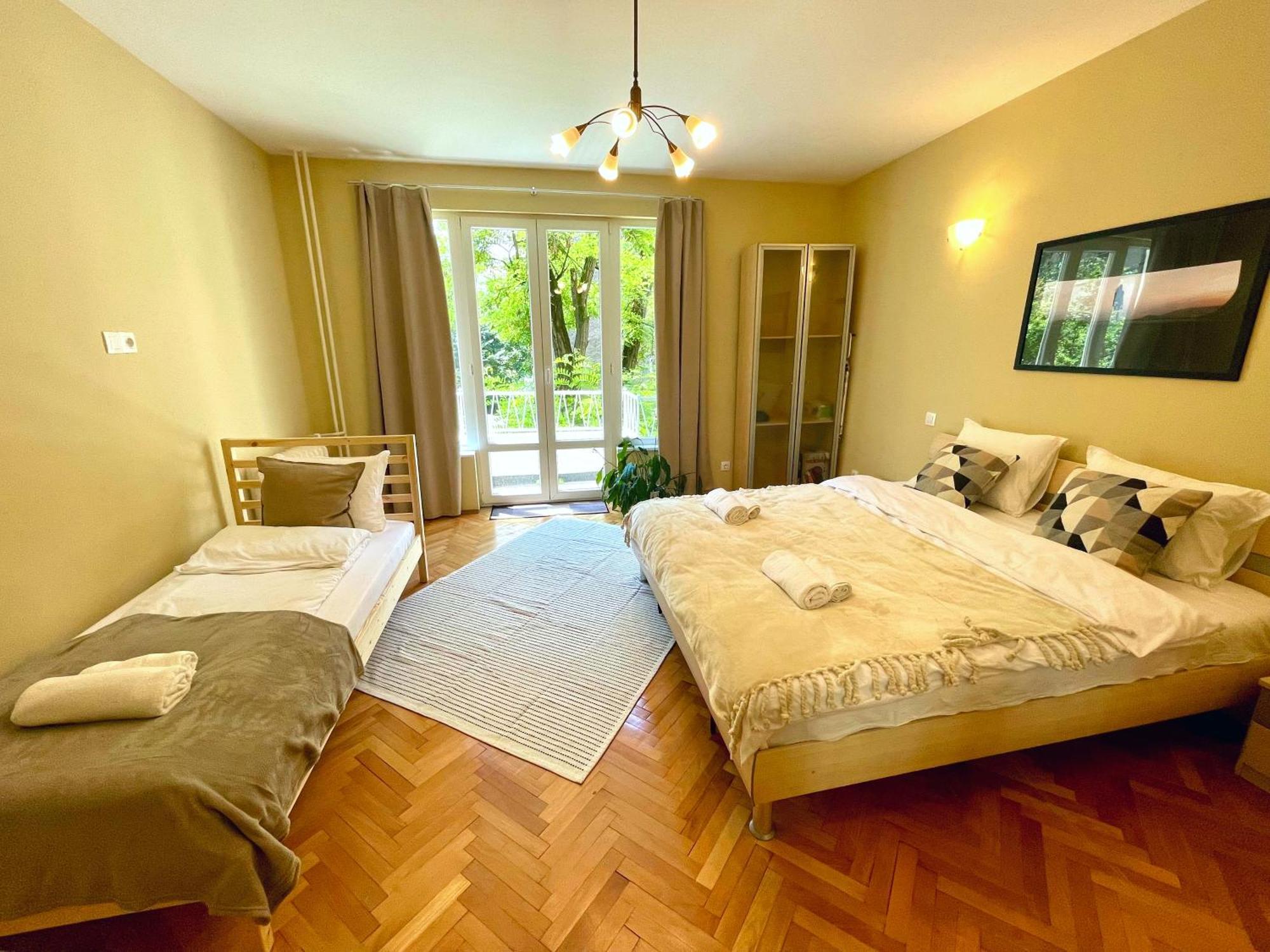 Bohemian Bright & Calm 2Br - Top Center - Private Balcony Sofia Luaran gambar