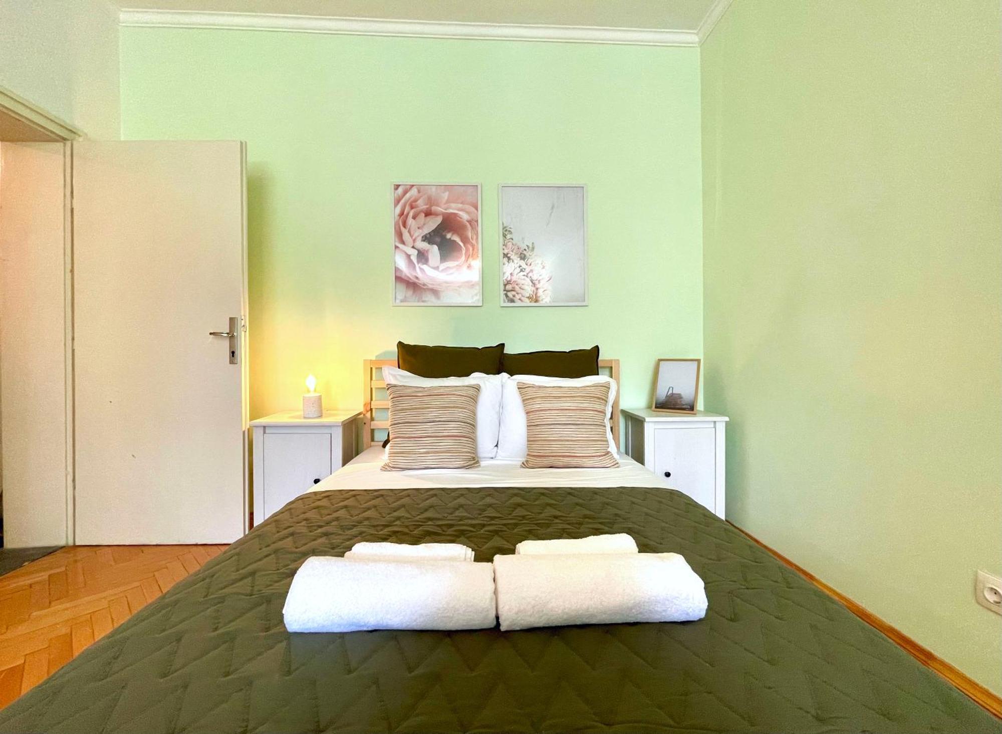Bohemian Bright & Calm 2Br - Top Center - Private Balcony Sofia Luaran gambar