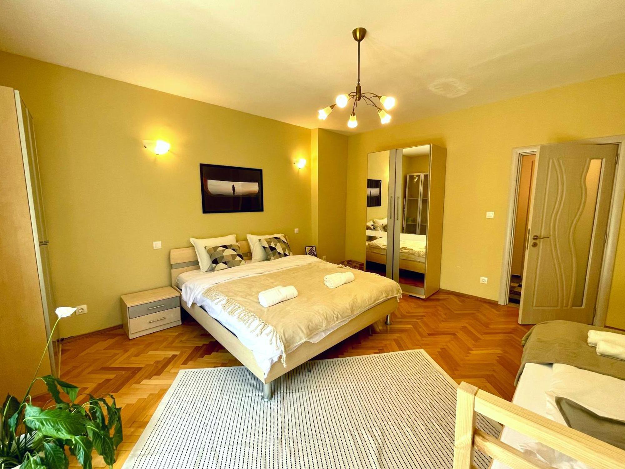 Bohemian Bright & Calm 2Br - Top Center - Private Balcony Sofia Luaran gambar