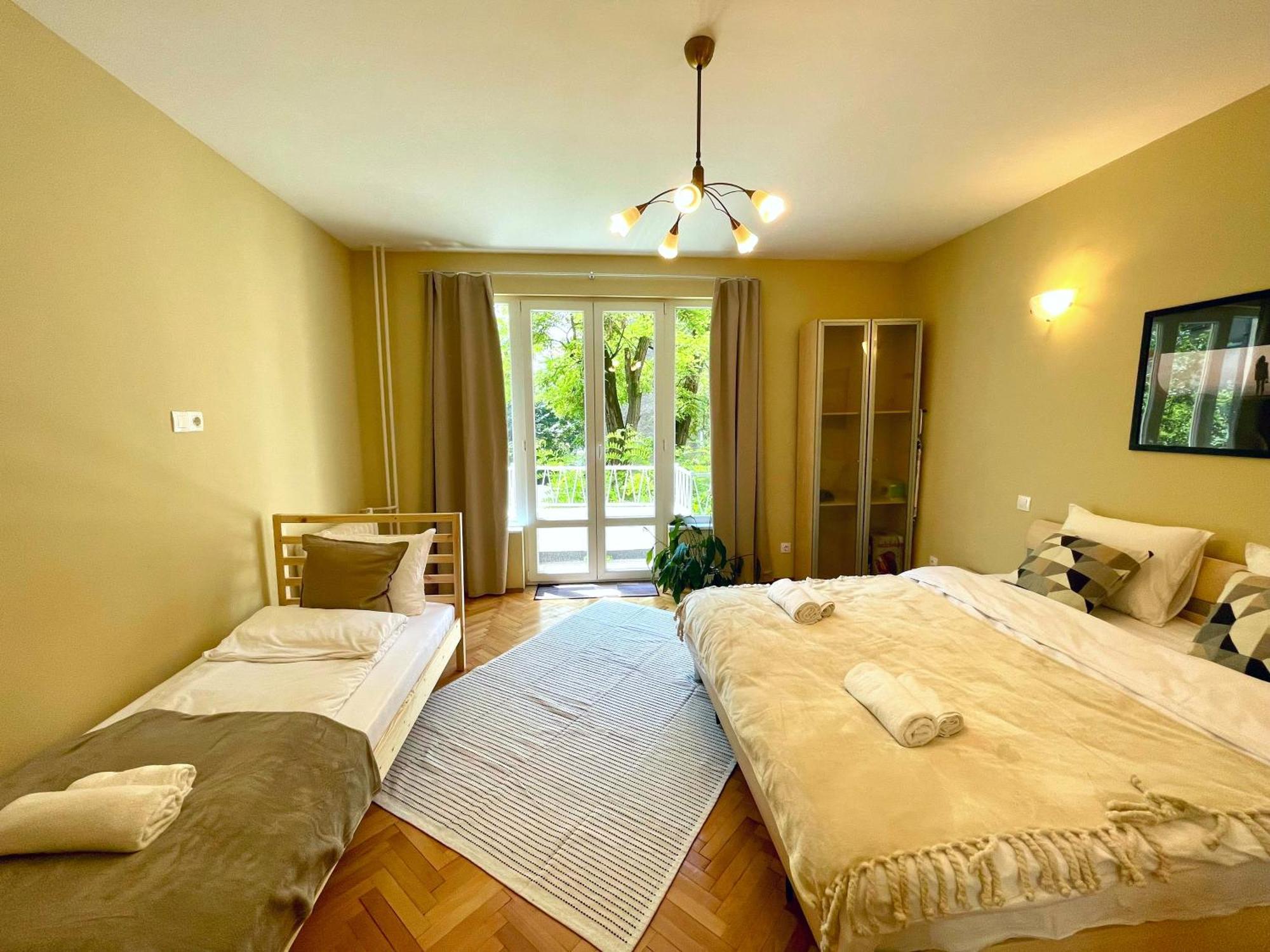 Bohemian Bright & Calm 2Br - Top Center - Private Balcony Sofia Luaran gambar