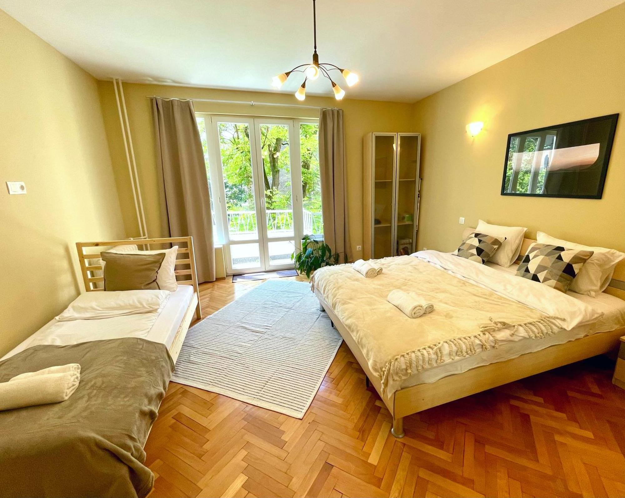 Bohemian Bright & Calm 2Br - Top Center - Private Balcony Sofia Luaran gambar