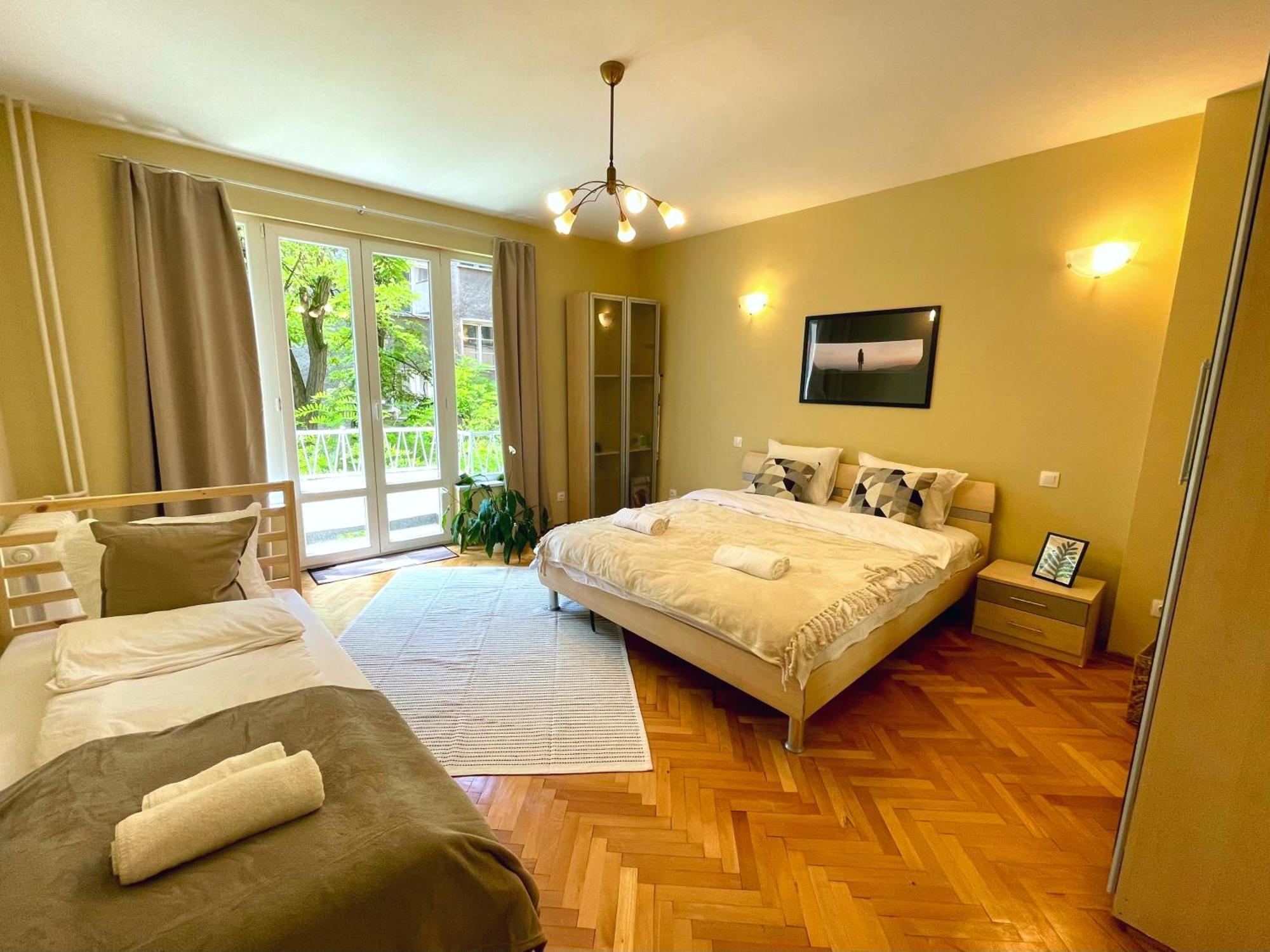Bohemian Bright & Calm 2Br - Top Center - Private Balcony Sofia Luaran gambar