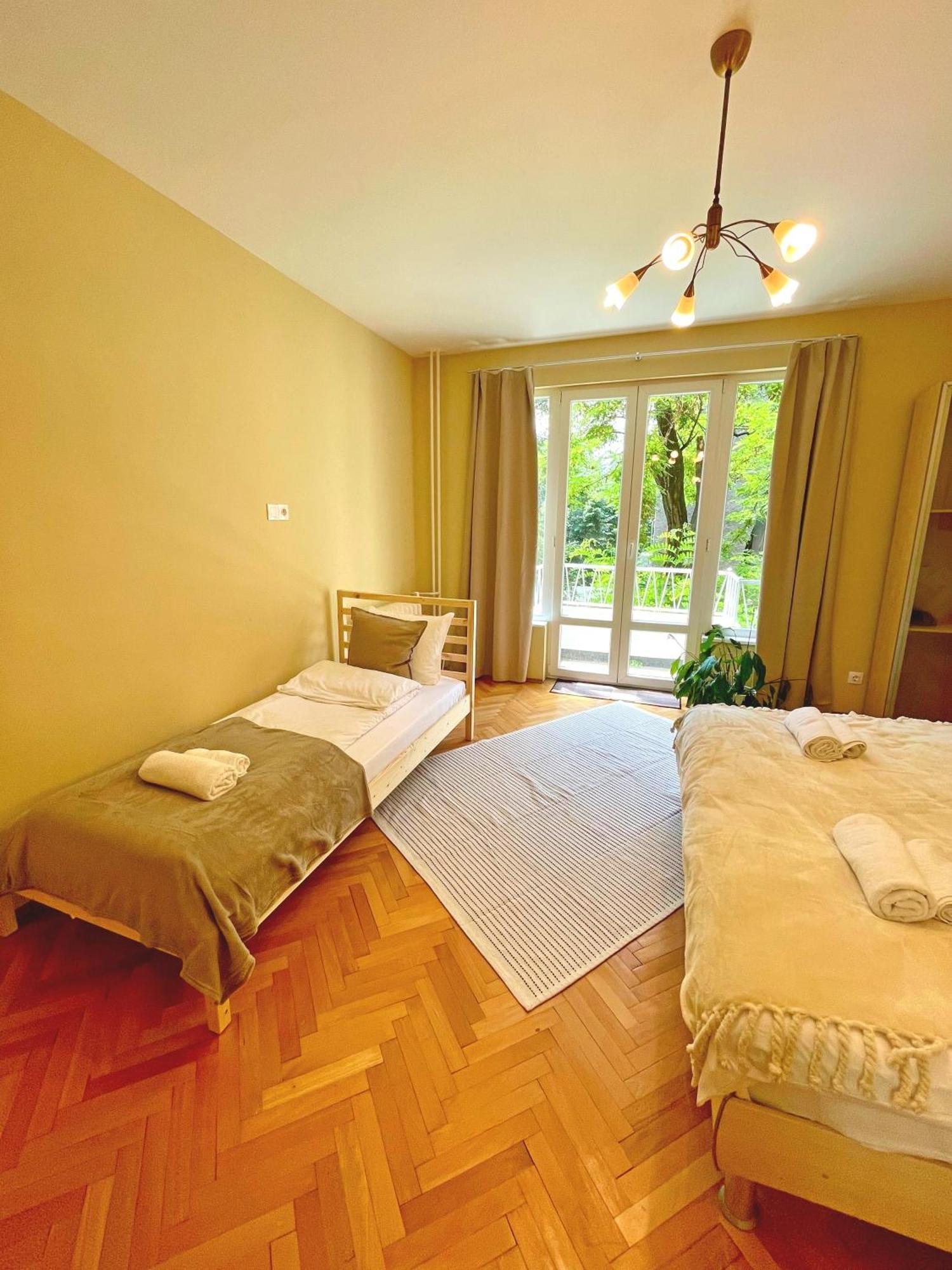 Bohemian Bright & Calm 2Br - Top Center - Private Balcony Sofia Luaran gambar