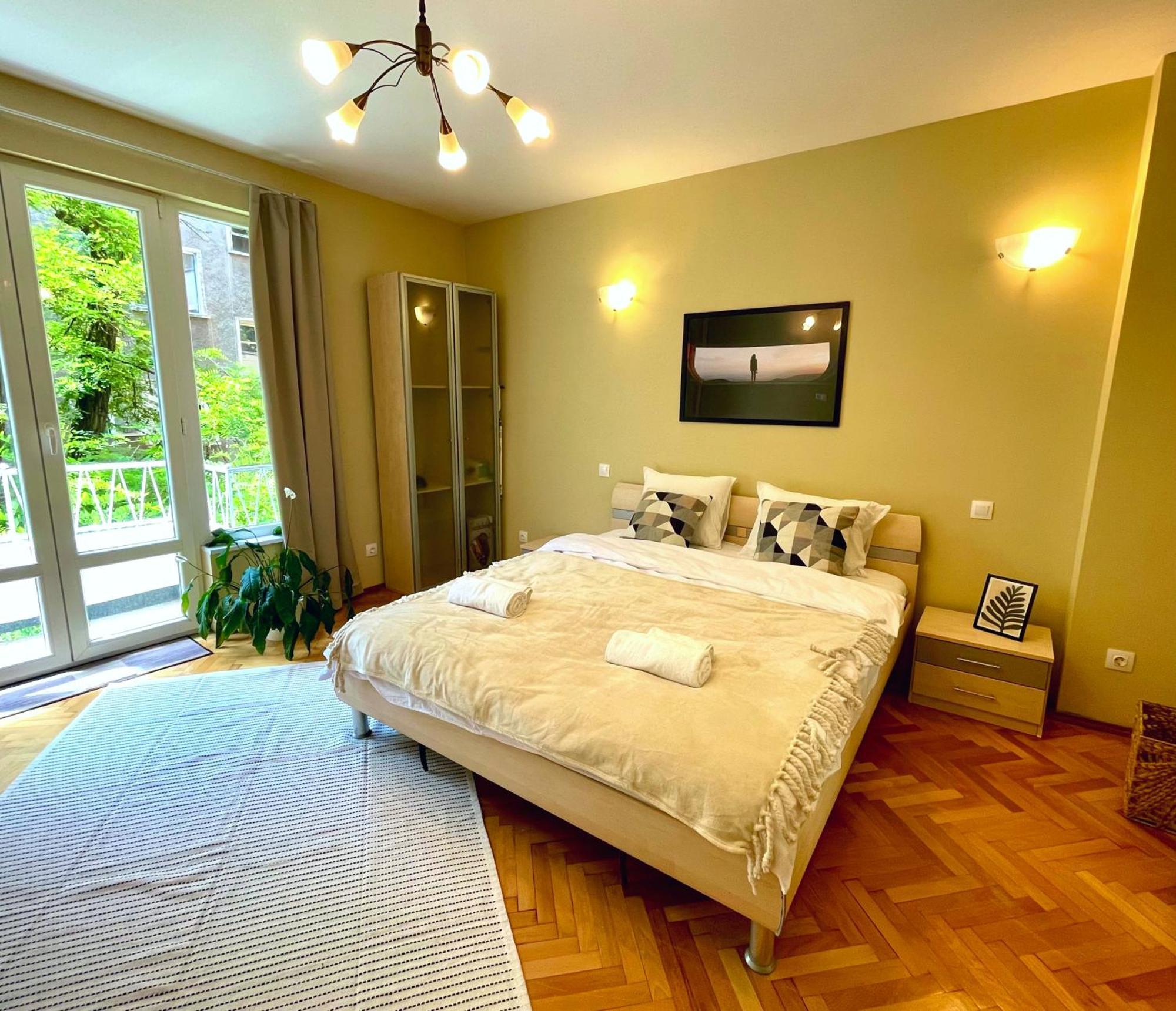 Bohemian Bright & Calm 2Br - Top Center - Private Balcony Sofia Luaran gambar